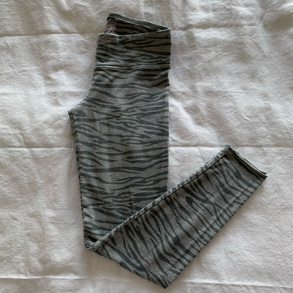 Aritzia TNA Leggings in Tiger Print - Picture 2 of 9